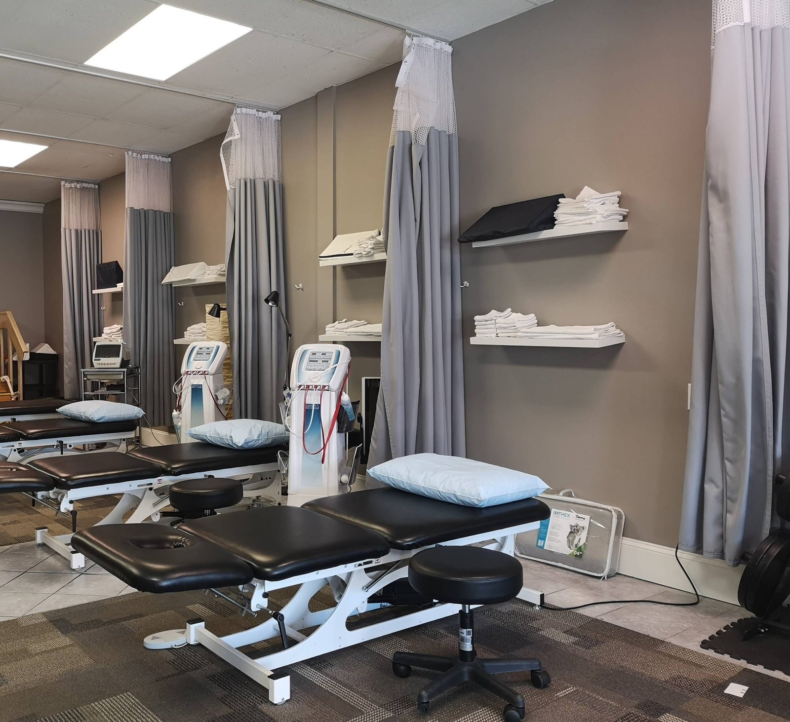 Picture souls therapy beds with therapy equipment for body muscle rehab rehabilitation